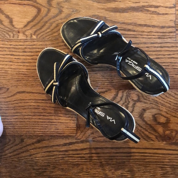 Unworn Via Spiga strappy heel. Size 6.5. - Picture 4 of 4